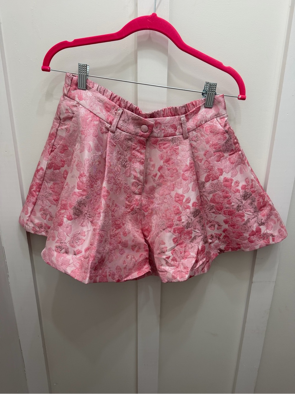 Meet me in Santorini Women's Pink Floral brocade flowy shorts size M